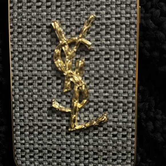 Designer inspired iPhone 15 pro max case - Picture 3 of 5